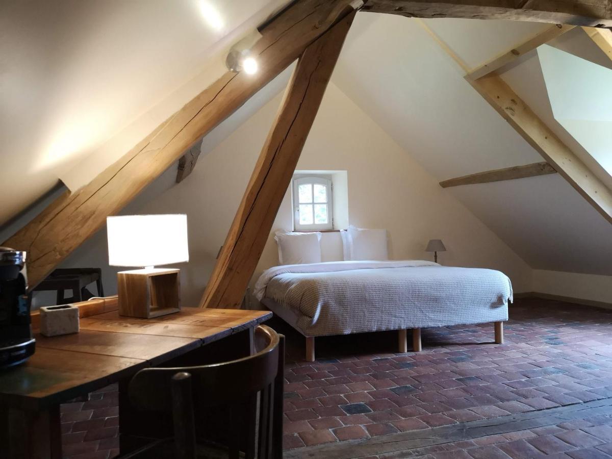 Le Moulin De Corneil Bed & Breakfast Mezilles Exterior photo
