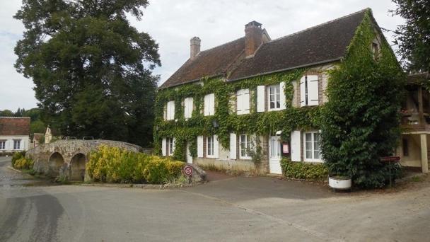 Le Moulin De Corneil Bed & Breakfast Mezilles Exterior photo